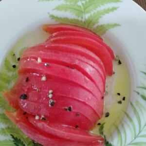 オリーブオイルドレッシングのシンプルトマトサラダ